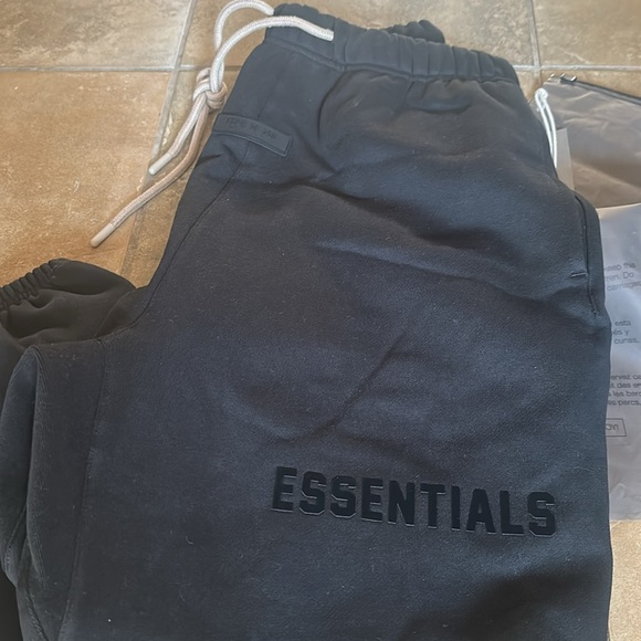 Fear of God Essentials Sweatpant Core Jet Black 130SP232020F Men's Sz XS - Picture 3 of 5